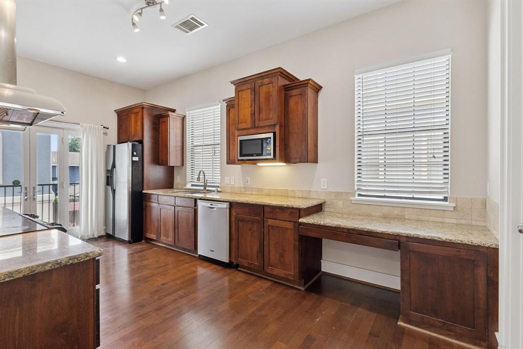 Bryan Square Twnhms - Residential