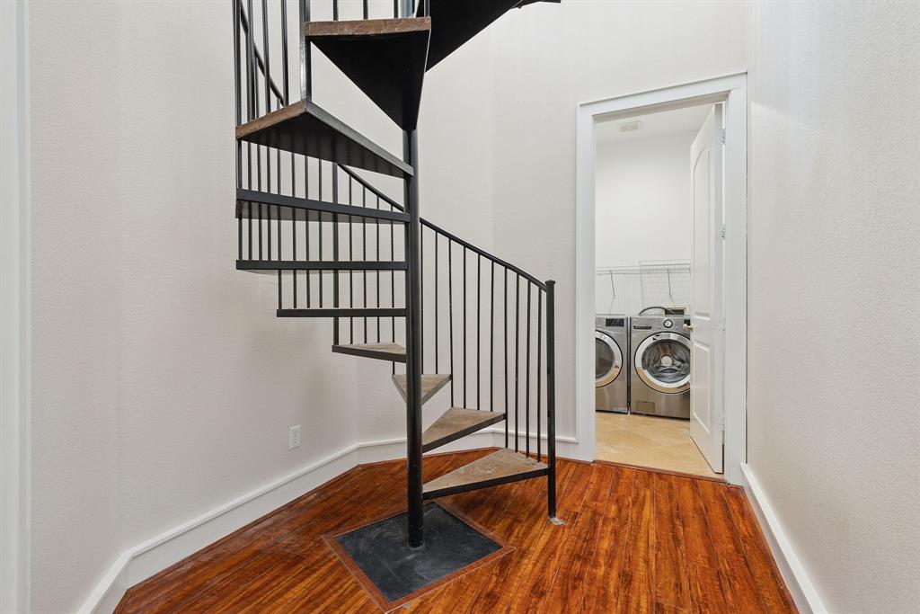 Bryan Square Twnhms - Residential