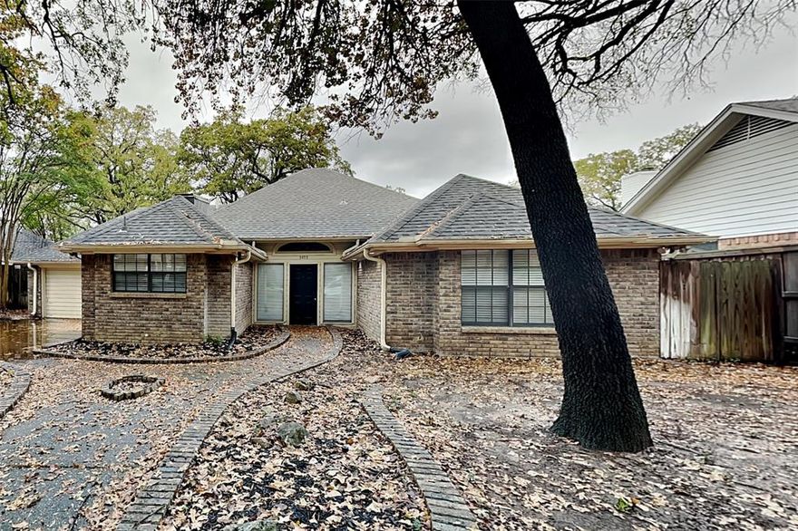 Charming 3 bed, 2 bath 2,291 sq ft home in Arlington! Open kitchen concept with updated counters. Primary suite with attached bathroom. Spacious backyard, great for gatherings! Pets accepted on a case by case basis. Additional admin fees apply. The Fireplace is decorative. Schedule your showing today! This home is as-is.  
LEASE TERM: 1 year

This home may be located within a Homeowners Association (HOA) community. If so, residents will be responsible for adhering to all HOA rules and regulations. Please contact your agent or landlord's agent for more information.