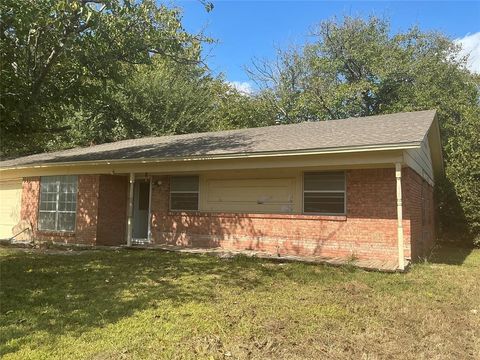 Photo of 5109 Queen Ann Drive, Forest Hill, TX 76119 (MLS # 21097256) Photo of 5109 Queen Ann Drive, Forest Hill, TX 76119 (MLS # 21097256)