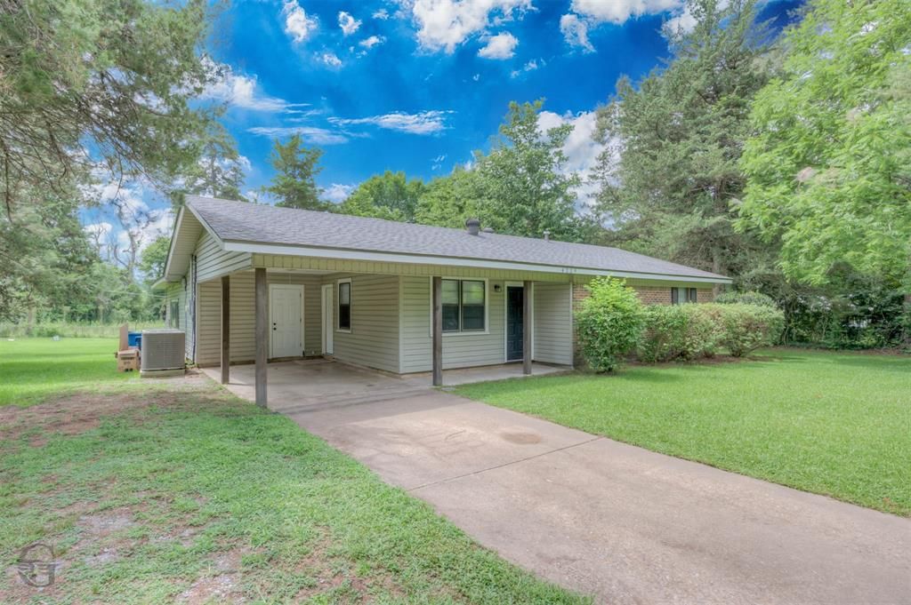 Photo of 4229 Glenn Road, Shreveport, LA 71107 (MLS # 21311211)
