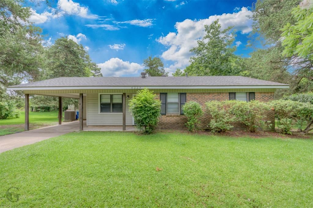 Photo of 4229 Glenn Road, Shreveport, LA 71107 (MLS # 21311211)