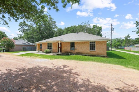 Photo of 207 W South Street, Whitesboro, TX 76273 (MLS # 21320607)