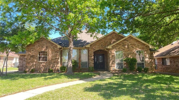 2709 SERENADE CT, ARLINGTON, TX 76015 - Image f03cd2636948217fffddbbf8b06bb59b/1768309196