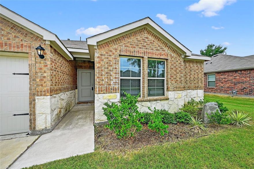 Subject to Lender Approval. Well-maintained single-story home priced in line with current market conditions. Sold as-is. Buyer must allow additional time for lender review and approval. Utilities are currently on.
Welcome to 414 Goliad Street in the Three Oaks community of Sherman, TX. Built in 2022, this charming home offers a spacious open-concept layout with the kitchen, dining, and living areas flowing seamlessly together. The fully wood-fenced backyard provides privacy and space for pets, play, or outdoor gatherings. Energy-efficient features include modern appliances, HVAC system, insulation, thermostat, and windows. Safety features include a security system, smoke and carbon monoxide detectors, and curbside community access.
Located in a neighborhood with a relaxed, country feel, yet conveniently close to shopping, dining, healthcare, and easy access to US-75. This property offers a functional floor-plan with separated living and bedroom spaces and cost-effective features. A great opportunity for buyers.
