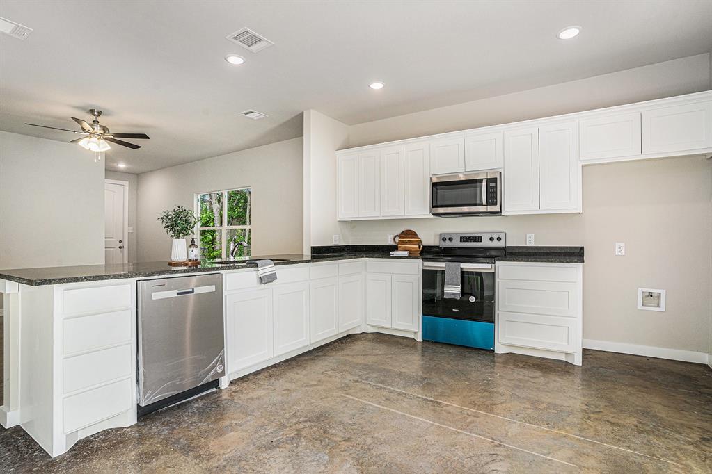 404 1/2 Evans Street