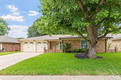 1425 Bryan Drive Bedford TX 76022