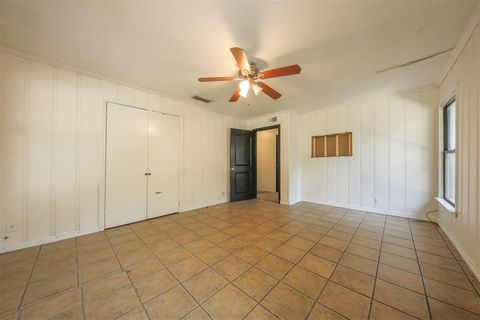 Tiny photo for 1004 Pecan Street, Canton, TX 75103 (MLS # 21093026)