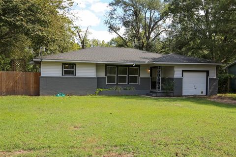 Tiny photo for 1004 Pecan Street, Canton, TX 75103 (MLS # 21093026)