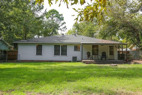 Tiny photo for 1004 Pecan Street, Canton, TX 75103 (MLS # 21093026)