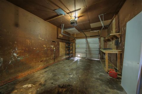 Tiny photo for 1004 Pecan Street, Canton, TX 75103 (MLS # 21093026)