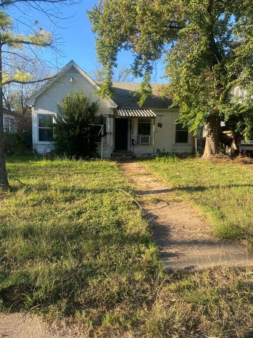 Calling all investors and renovators! This property is being sold as-is and offers a great opportunity for updates and improvements. Conveniently located near major roads and highways, providing easy access to shopping, dining, and employment centers. Ideal for those looking to add value in a highly accessible location.