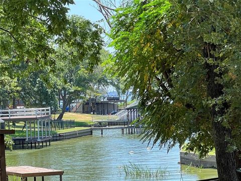 Photo of 106 Calle Colleen, Mabank, TX 75156 (MLS # 21201639)