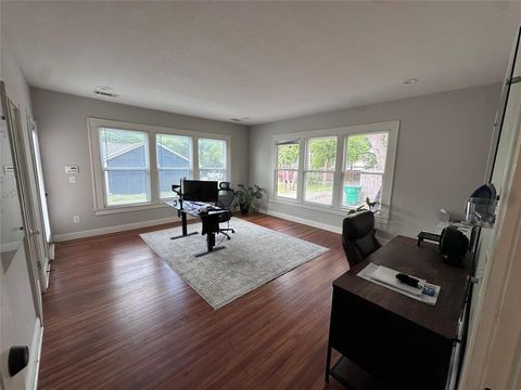 Photo of 517 Ferris Avenue, Waxahachie, TX 75165 (MLS # 21225452)