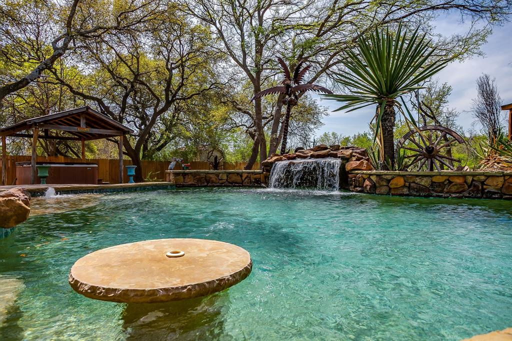 128 Oakwood Court
