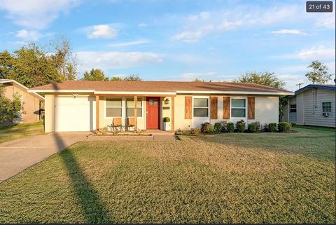 Photo of 13506 Castleton Drive, Farmers Branch, TX 75234 (MLS # 21170058)