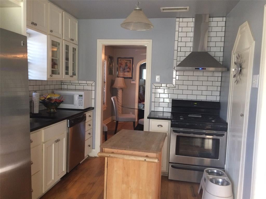 2546 Gladstone Drive