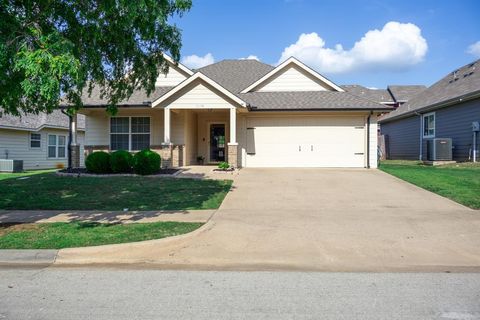 Photo of 2304 Eton Place, Denton, TX 76207 (MLS # 21231157)