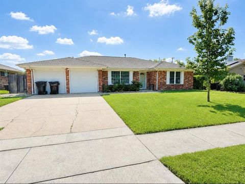 Photo of 902 Ridgefield Drive, Plano, TX 75075 (MLS # 21334628)