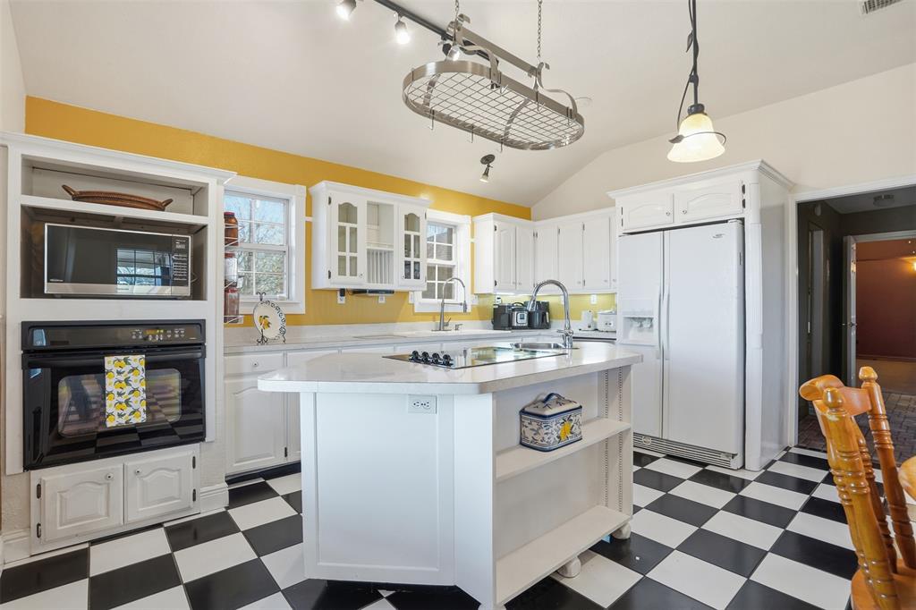 Joshua, Texas 76058, United States, 4 Bedrooms Bedrooms, ,4 BathroomsBathrooms,Residential,Active,256298