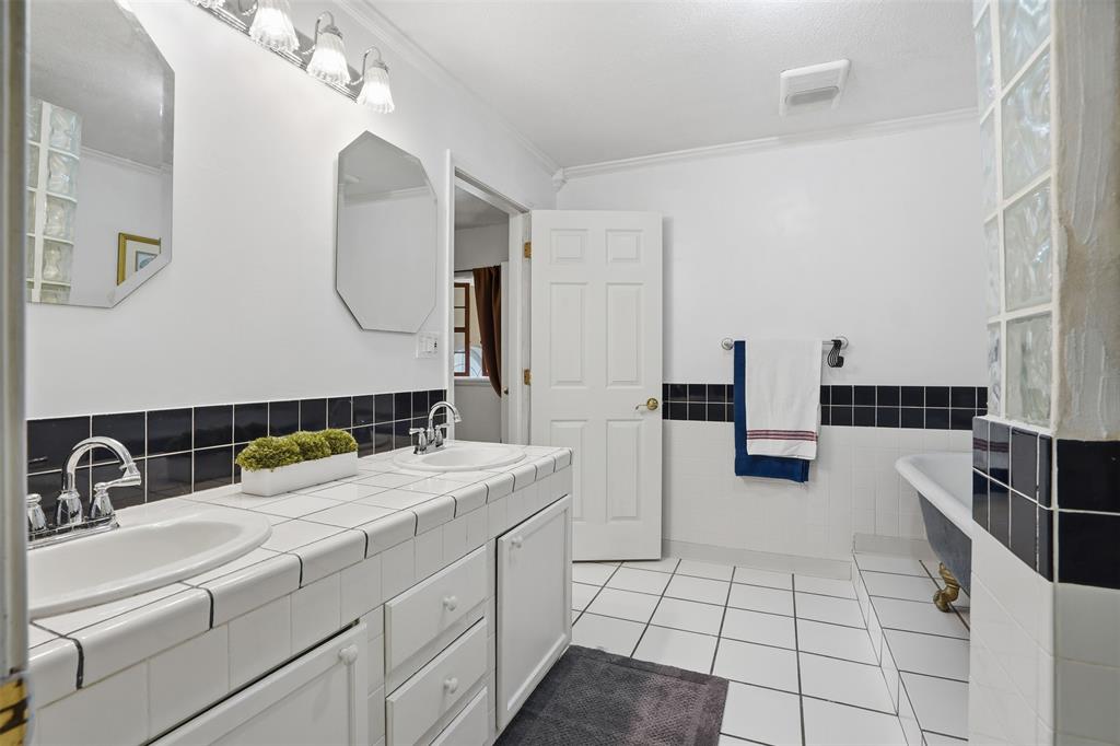 Joshua, Texas 76058, United States, 4 Bedrooms Bedrooms, ,4 BathroomsBathrooms,Residential,Active,256298