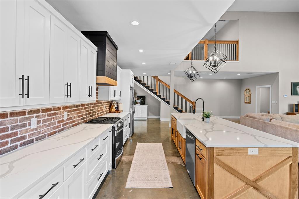 373 County road 3832