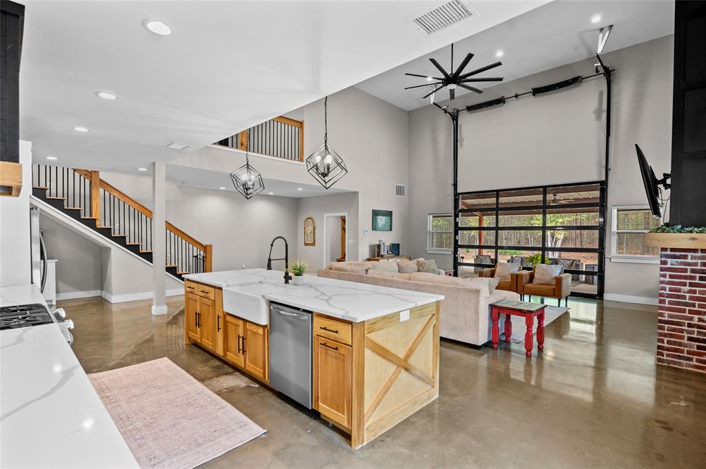 373 County road 3832