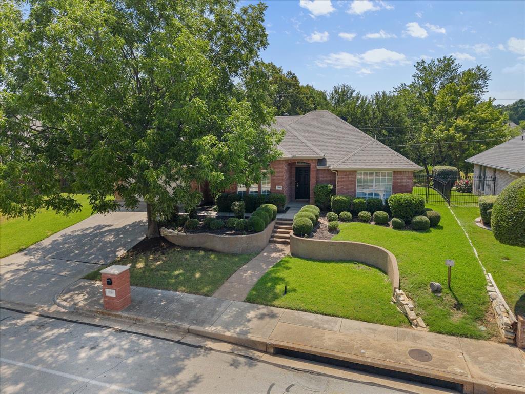 3809 Woodside Drive