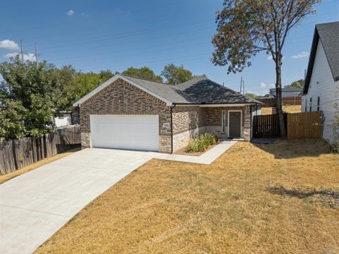 Photo of 612 S Moore Street, Dallas, TX 75203 (MLS # 21396966)