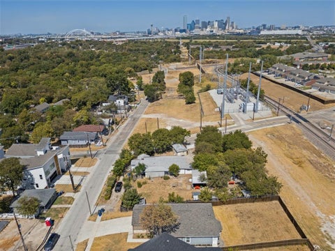 Tiny photo for 612 S Moore Street, Dallas, TX 75203 (MLS # 21396966)