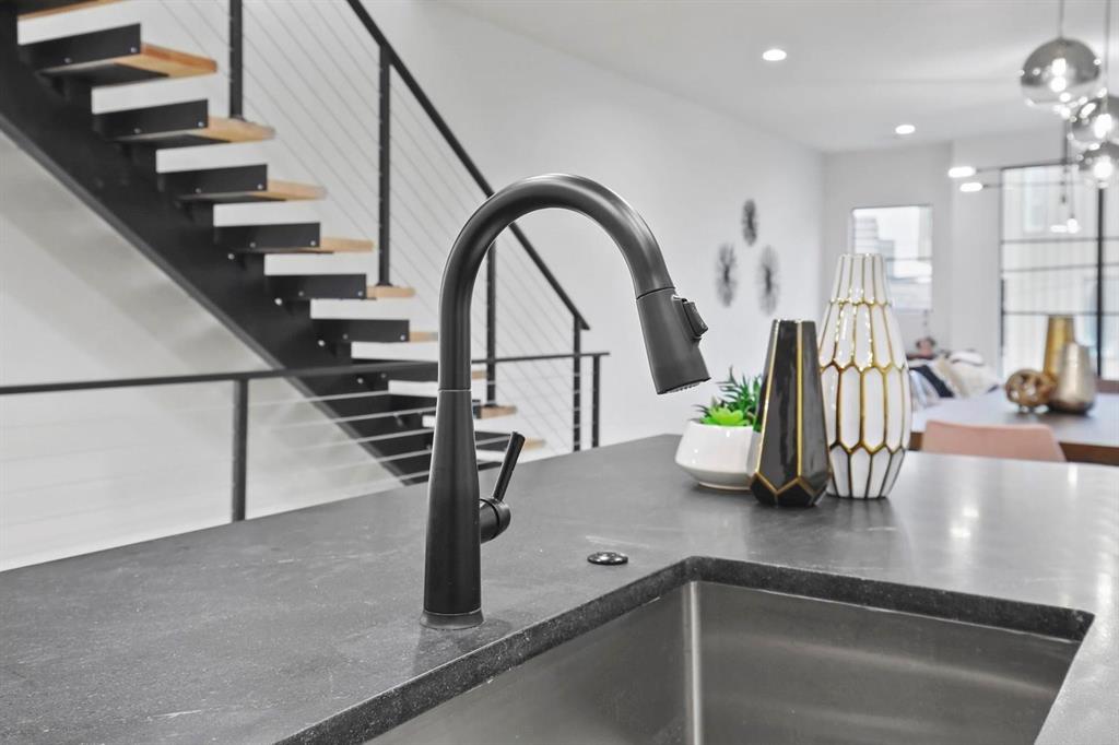 Rick & Hurts North Fitzhugh Ave - Residential Lease