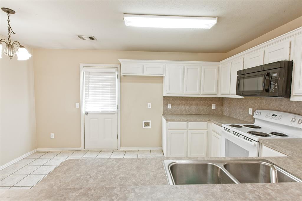 Howe, Texas 75459, United States, 3 Bedrooms Bedrooms, ,2 BathroomsBathrooms,Residential,Active,214595