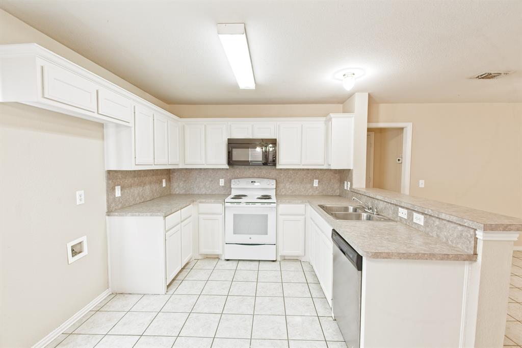 Howe, Texas 75459, United States, 3 Bedrooms Bedrooms, ,2 BathroomsBathrooms,Residential,Active,214595