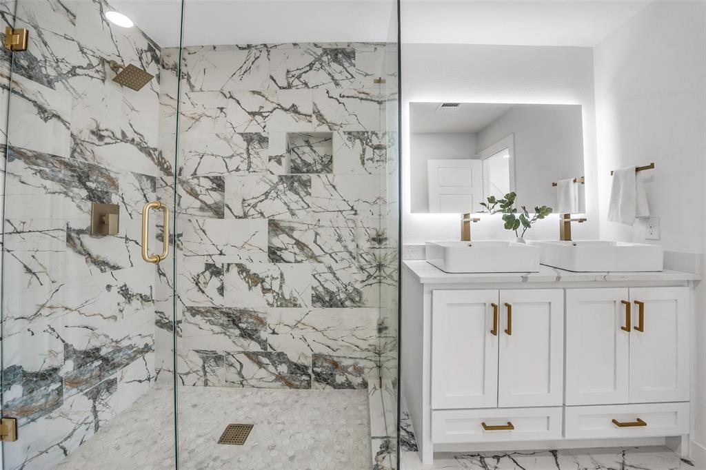 Lincoln Manor 02 - Residential