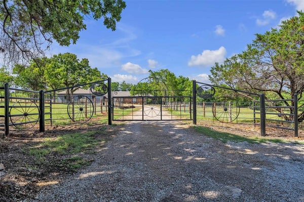 202 POWELL RD, WEATHERFORD, TX 76088 - Image f09181e3f5e4a11e55844cfbef12e5c6/2264848685