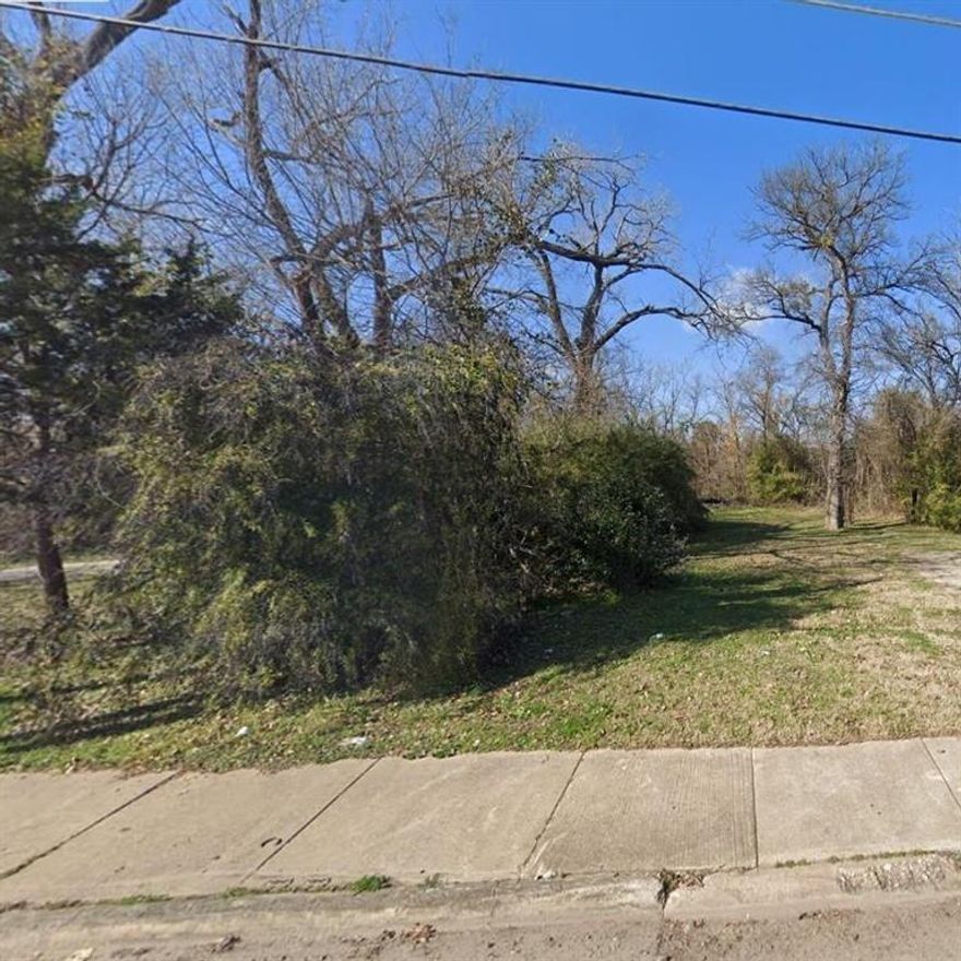 PRICED TO SELL. Vacant residential lot located approximately 15 minutes south of Downtown Dallas with convenient access to major highways and the DFW metroplex. Lot dimensions are approximately 25 x 100 feet. Currently zoned SFR within a Planned Development District; buyer to verify zoning, permitted uses, and all development requirements. This property presents an opportunity for residential development or potential future investment. Area is experiencing ongoing growth and redevelopment offering strong long-term potential. Seller has a survey available. Adjacent lot at 2511 Saint Claire (Lot 30) is also available for purchase at $47,500, providing an option to expand total lot size. Buyer and buyer’s agent to independently verify all information, including lot dimensions, zoning, utilities, and restrictions prior to purchase.