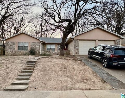 2925 Ridgewood Drive Hurst TX 76054