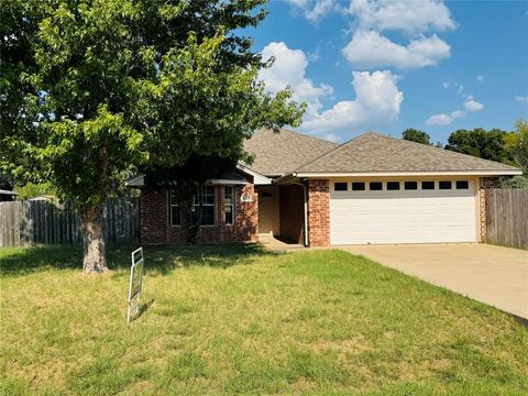 4117 Arrowhead Ln Granbury TX 76049