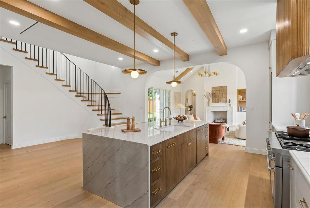 6729 Ravendale Lane