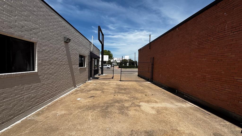 Mockingbird Field - Commercial Sale