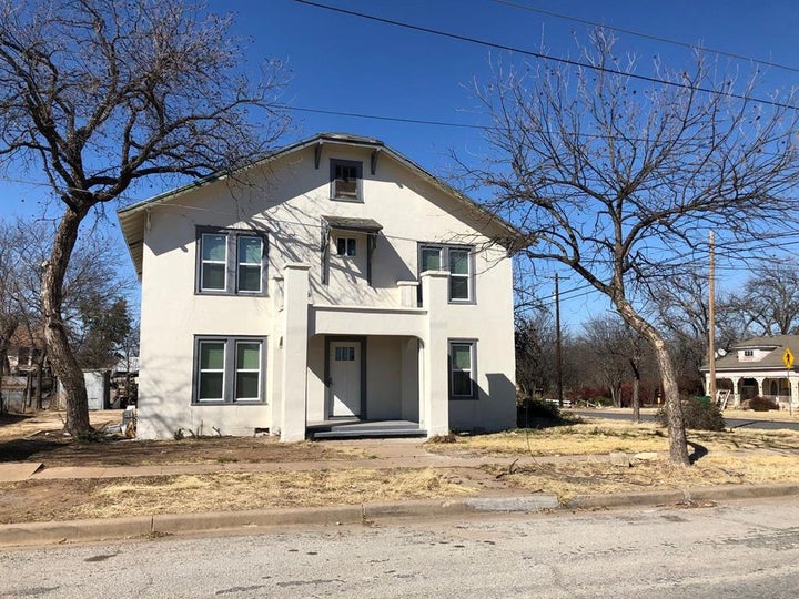 Photo 1 of 15 — 502 Cottonwood Street, Coleman, TX 76834