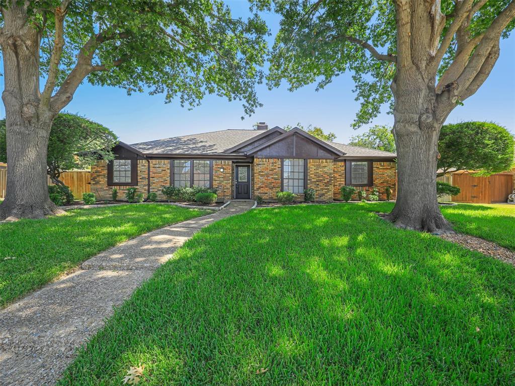 Photo of 5012 Andover Drive, Plano, TX 75023 (MLS # 21380277)