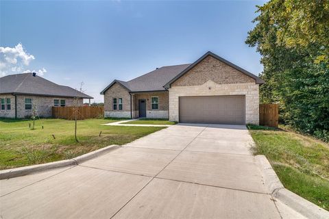 Photo of 701 Lakeland Drive, West Tawakoni, TX 75474 (MLS # 21297409)