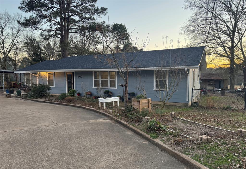 907 W Fordall Street