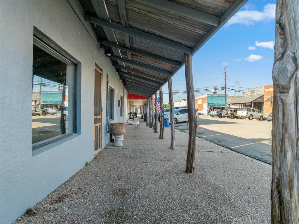 206 N Brazos St