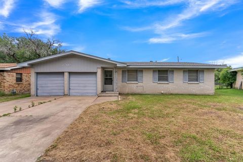Single Family Residence in Waco TX 2708 Alta Vista Circle.jpg