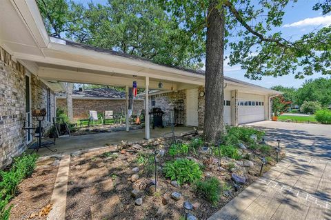 A home in Lake Kiowa