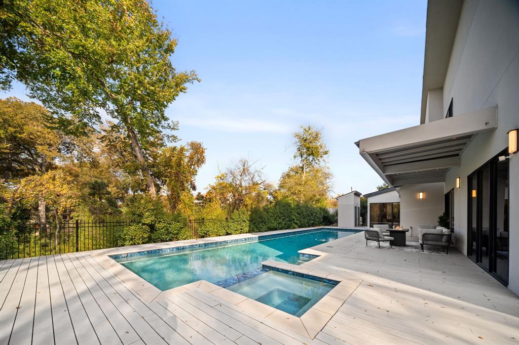 Walnut Woods - Residential