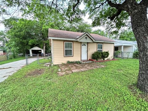 Photo of 2132 N Sylvania Avenue, Fort Worth, TX 76111 (MLS # 21256264)