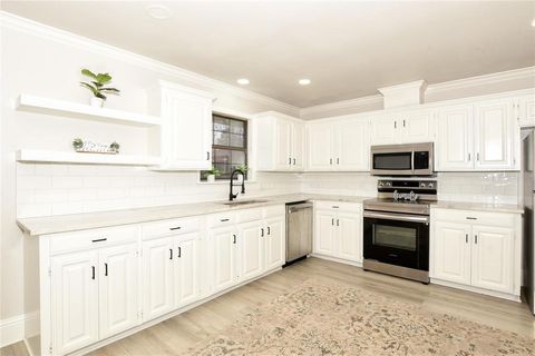 Photo of 409 Summit Drive, Bossier City, LA 71111 (MLS # 21091718)